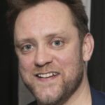 แซม ทรอตัน (Sam Troughton)