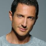 ซาช่า โรอิซ (Sasha Roiz)