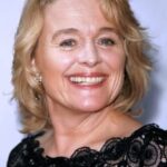 ซิเนด คูแซ็ค (Sinéad Cusack)