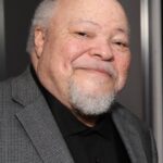 สตีเฟน แมคคินลีย์ เฮนเดอร์สัน (Stephen McKinley Henderson)