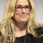 ซูซาน ไอเซนเบิร์ก (Susan Eisenberg)