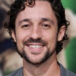 โทมัส เอียน นิโคลัส (Thomas Ian Nicholas)