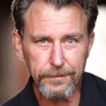 ทิโมธี คาร์ฮาร์ต (Timothy Carhart)