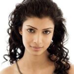 ทีน่า เดไซ (Tina Desai)