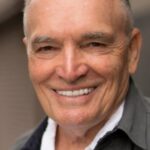 ทอม บาวเวอร์ (Tom Bower)