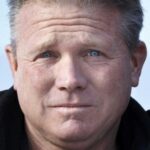 โทนี่ เบ็คเกอร์ (Tony Becker)