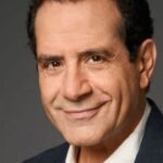 โทนี่ ชาลฮูบ (Tony Shalhoub)
