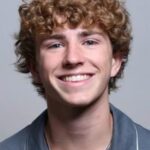 วอล์คเกอร์ สโคเบลล์ (Walker Scobell)