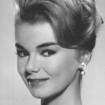 อาห์นา คาปรี (Ahna Capri)