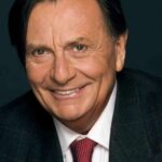 แบร์รี่ ฮัมฟรีส์ (Barry Humphries)