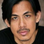 เบิร์ต บูลอส (Burt Bulos)