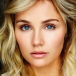 แคลร์ โบเวน (Clare Bowen)