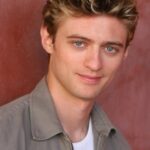 คริสปิน ฟรีแมน (Crispin Freeman)