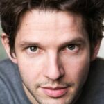 เดเมียน โมโลนี (Damien Molony)