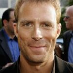 แดเนียล ทราวิส (Daniel Travis)