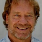 เดนนิส เฮย์เดน (Dennis Hayden)