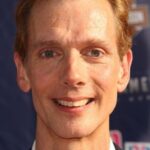 ดั๊ก โจนส์ (Doug Jones)