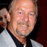 เออร์นี่ ไลฟ์ลี่ (Ernie Lively)