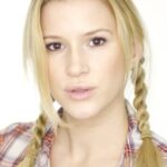 เฮลีย์ เดอร์รี่เบอร์รี่ (Hayley Derryberry)