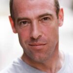 เอียน เมอร์ริล พีคส์ (Ian Merrill Peakes)