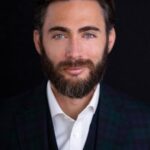 เจค เจ. เมเนียนี (Jake J. Meniani)