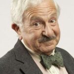 จอห์น บลูธัล (John Bluthal)