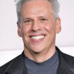 จอช ไพส์ (Josh Pais)