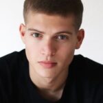 โจช่า สตราโดวสกี้ (Josha Stradowski)