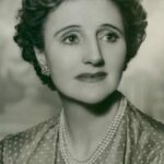 จอยซ์ แครี่ (Joyce Carey)