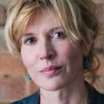 จูเลีย เดวิส (Julia Davis)