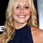 จูเลียน่า กิลล์ (Julianna Guill)