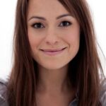 จูลี่ เดสลอริเออร์ (Julie Deslauriers)