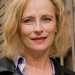 ไลลา โรบินส์ (Laila Robins)