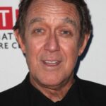 ลาร์รี่ ไพน์ (Larry Pine)