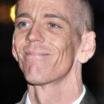 ลี โอ๊คส์ (Lee Oakes)