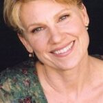 ลินด์เซย์ ครูส (Lindsay Crouse)