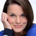 ลิซ่า สจ๊วร์ต (Lisa Stewart)