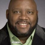 ลินช์ อาร์. ทราวิส (Lynch R. Travis)