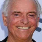 ไมเคิล คาเวอนอฟ (Michael Cavanaugh)