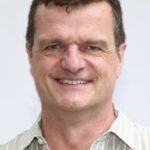 ไมเคิล คัมส์ตี้ (Michael Cumpsty)