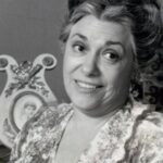 นาโอมิ สตีเวนส์ (Naomi Stevens)