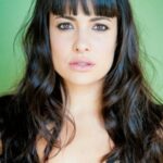 นิโคล่า คอร์เรีย ดามูเด (Nicola Correia Damude)