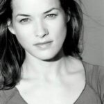 นิโคล เดอฮัฟฟ์ (Nicole DeHuff)