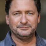 ปีเตอร์ โฮลเดน (Peter Holden)