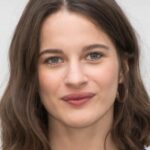 รีเบคก้า มาร์เดอร์ (Rebecca Marder)