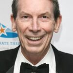 ริชาร์ด อีสตัน (Richard Easton)