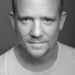 ริชาร์ด โกลเวอร์ (Richard Glover)