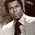 โรเบิร์ต ฮุคส์ (Robert Hooks)