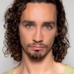 โรเบิร์ต ชีฮาน (Robert Sheehan)