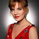 โรบิน ไรเกอร์ (Robin Riker)